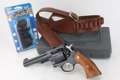 Fantastic Ruger Redhawk w/ Extras