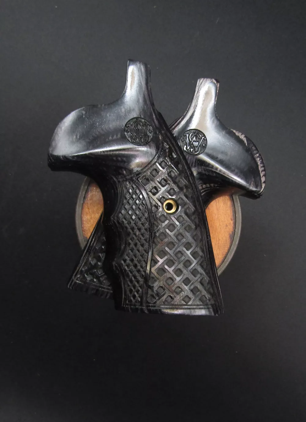 Smith & Wesson K/L Frame Round Bateleur Grips with Basketweave and FlatTop Diamonds • All Colors • Blackwood Shown