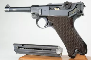 SOLD - 1940 Mauser Luger - Rare Krieghoff Grips (1870h - 25009)