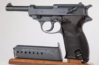 SOLD - AC 40 Walther P.38 - Matching Magazine (7611a - 25152)
