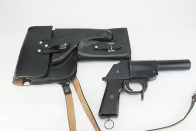 SOLD - East German LP-1 Flare Gun Rig